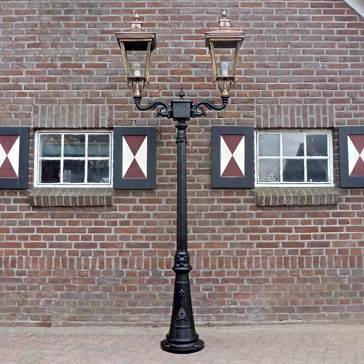 E185. Rotterdammer + double bracket + copper lantern 4 sided 70. Height: 266 cm