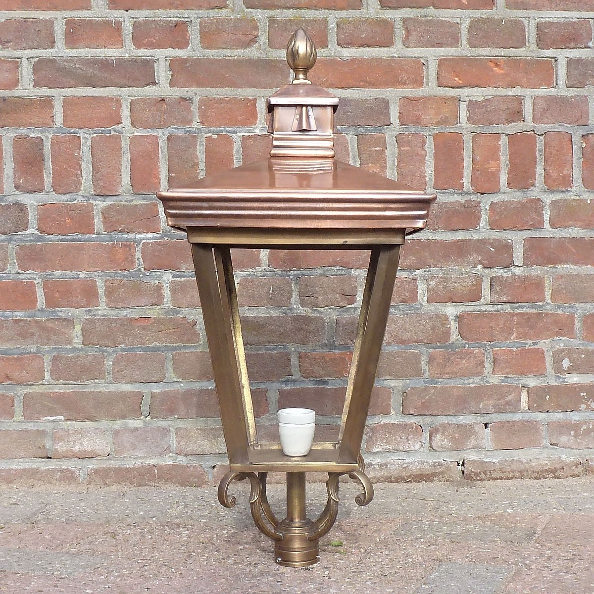 E199. Copper lantern 4 sided 70. Height: 70 cm