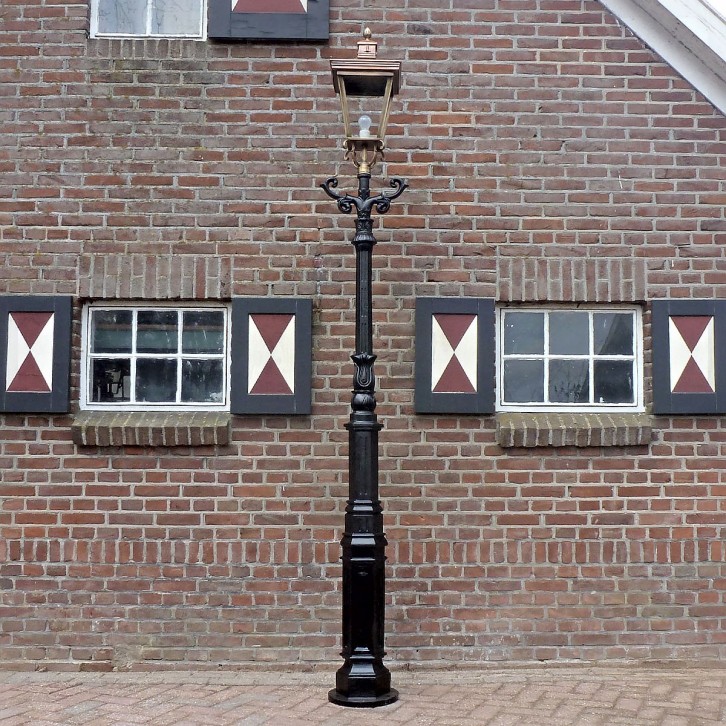 E120. M2 + curved ladder + copper lantern 4 sided 70. Height: 303 cm