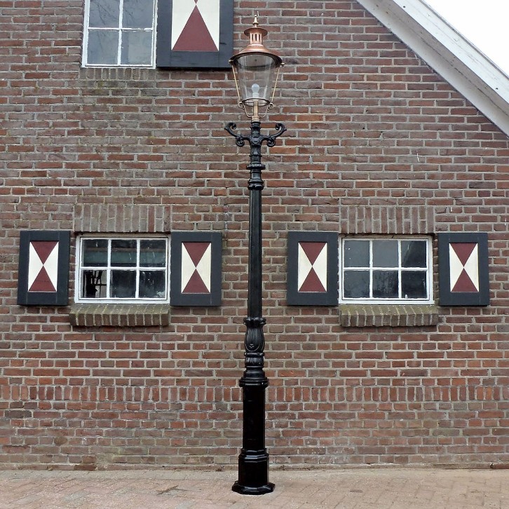 E137. Doetinchem + curved ladder large + copper lantern round 80. Height: 328 cm