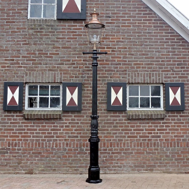 E141. Doetinchem + straight ladder + copper lantern round 80. Height: 312 cm