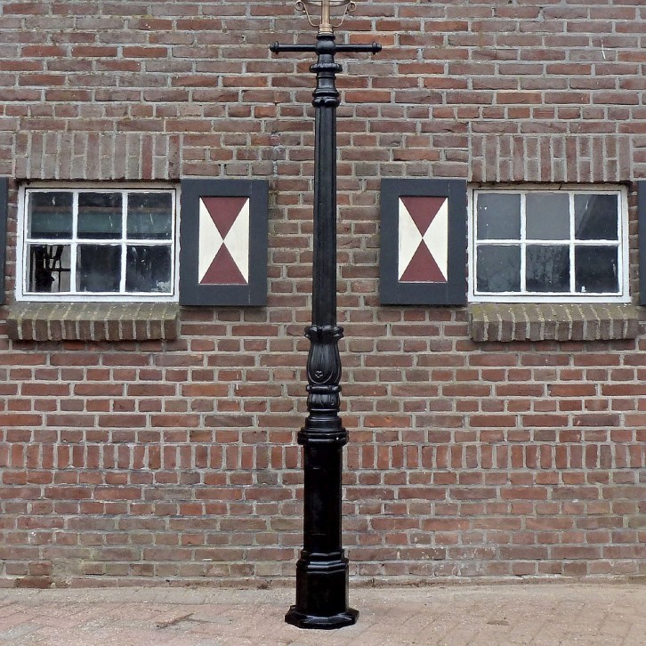 E141. Doetinchem + straight ladder + copper lantern round 80. Height: 312 cm