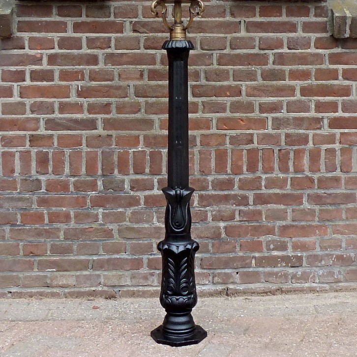 E144. Plantdeco. Copper victorian lamp post. 1.7 metres