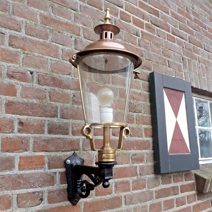 E155. Straight bracket small + copper lantern round 60. Height: 79 cm