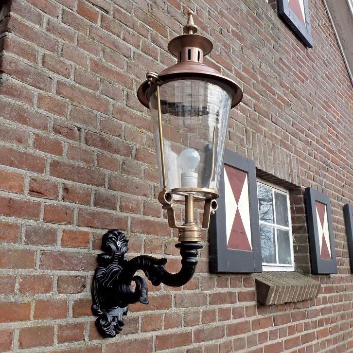 E164. S-bracket large + copper lantern round 70. Height: 97 cm