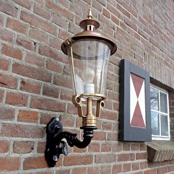 E167. S-bracket small + copper lantern round 60. Height: 82 cm