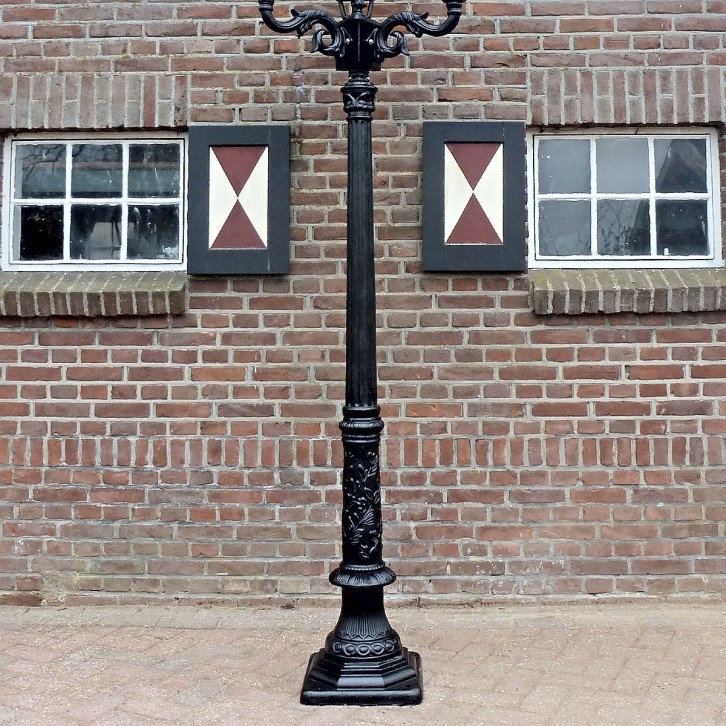 E184. Romantica + triple bracket + lantern 6 sided large. Height: 279 cm