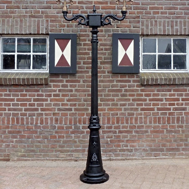 E186. Rotterdammer + double bracket + copper lantern round 70. Height: 266 cm