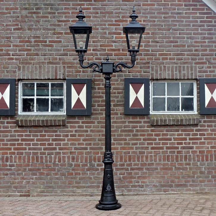 E187. Rotterdammer + double bracket + lantern 4 sided large. Height: 271 cm