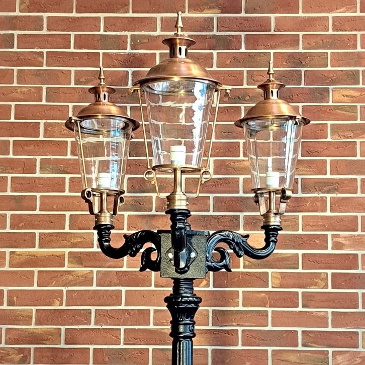 E278. Leliemast + triple bracket + copper lantern round 60. Height: 247 cm