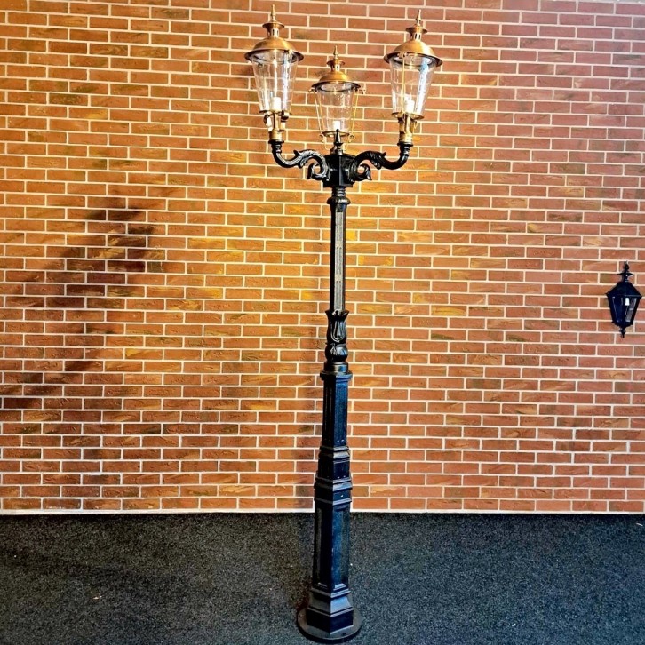 E279. M2 + triple bracket + copper lantern round 60. Height: 287 cm
