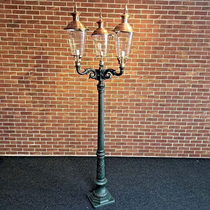 E282. Romantica + triple bracket + copper lantern round 70. Height: 274 cm