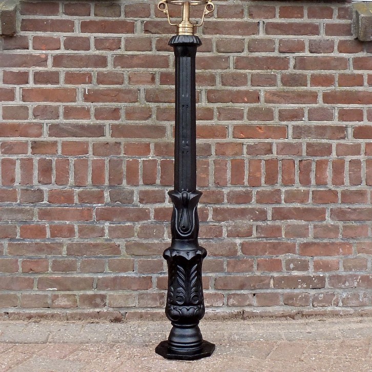 E30. Plantdeco large + copper lantern round 60. Height: 170 cm