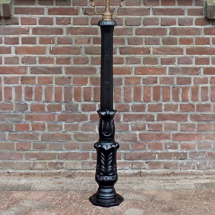 E31. Plantdeco large + copper lantern round 70. Height: 180 cm