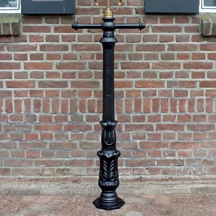 E44. Plantdeco large + straight ladder + copper lantern round 60. Height: 182 cm