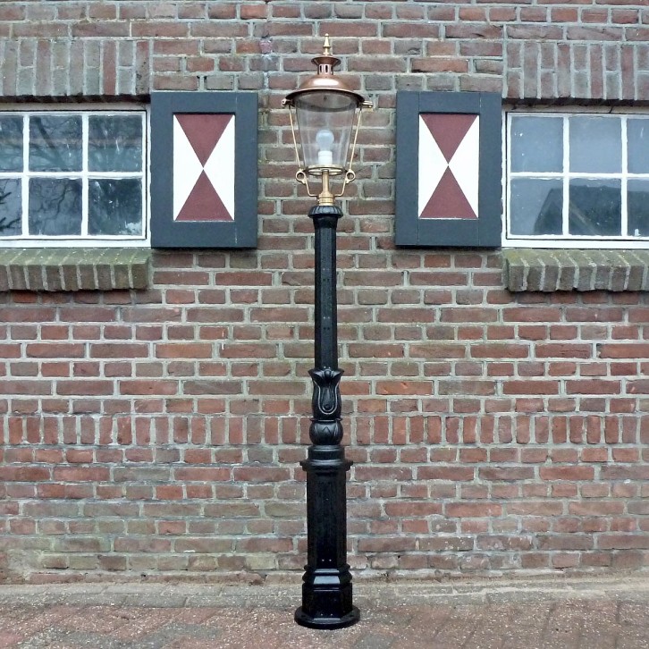 E48. M1 + copper lantern round 60. Height: 200 cm