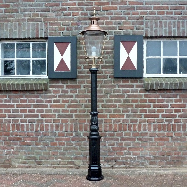 E49. M1 + copper lantern round 70. Height: 210 cm
