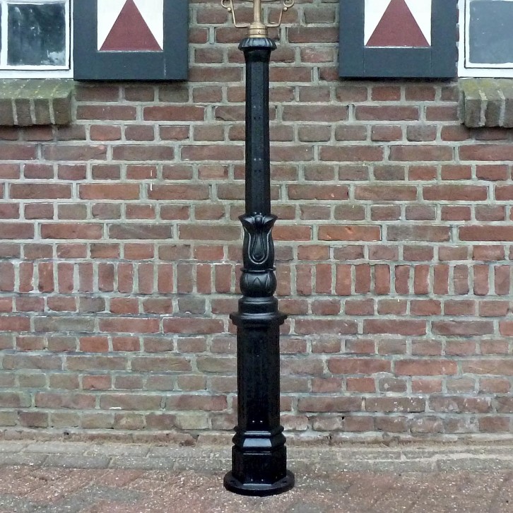 E49. M1 + copper lantern round 70. Height: 210 cm