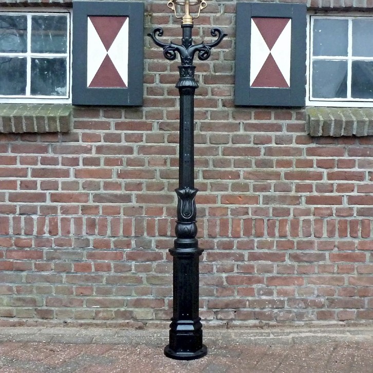 E52. M1 + curved ladder + copper lantern round 60. Height: 228 cm