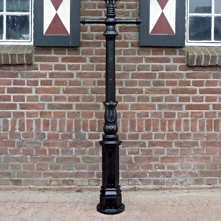 E54. M1 + straight ladder + lantern 4 sided large. Height: 227 cm