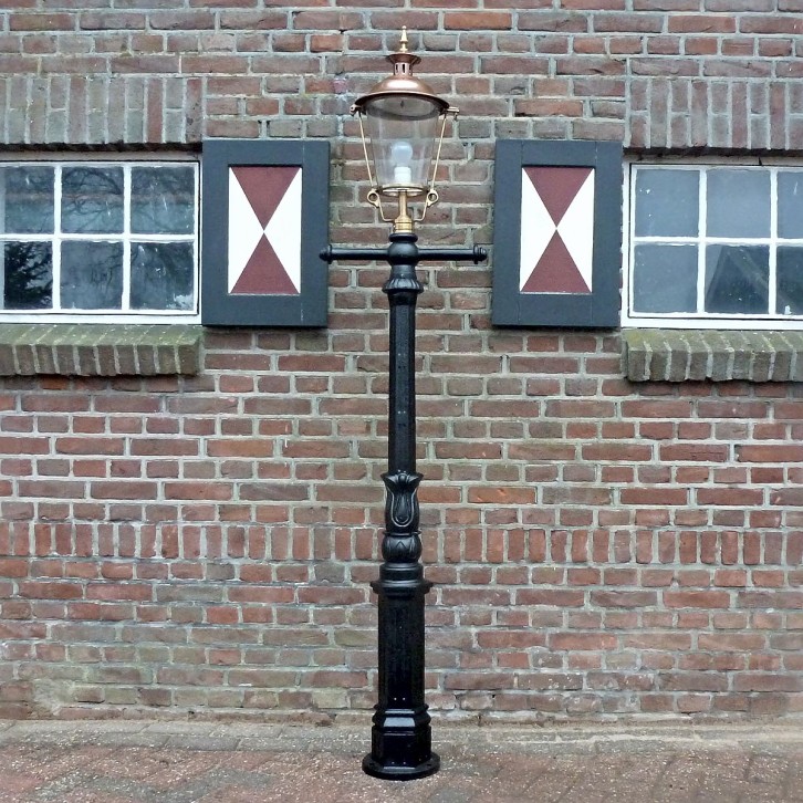 E56. M1 + straight ladder + copper lantern round 60. Height: 212 cm