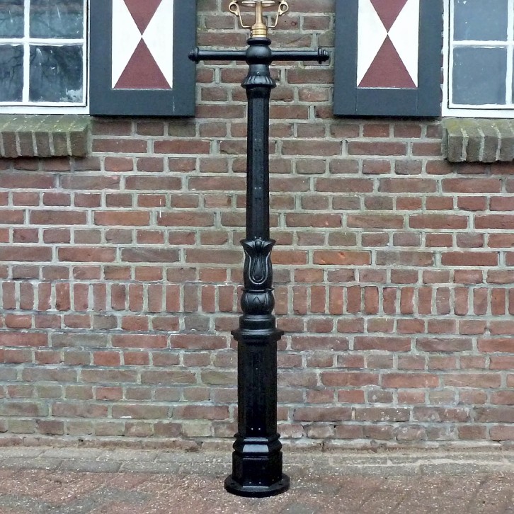 E56. M1 + straight ladder + copper lantern round 60. Height: 212 cm