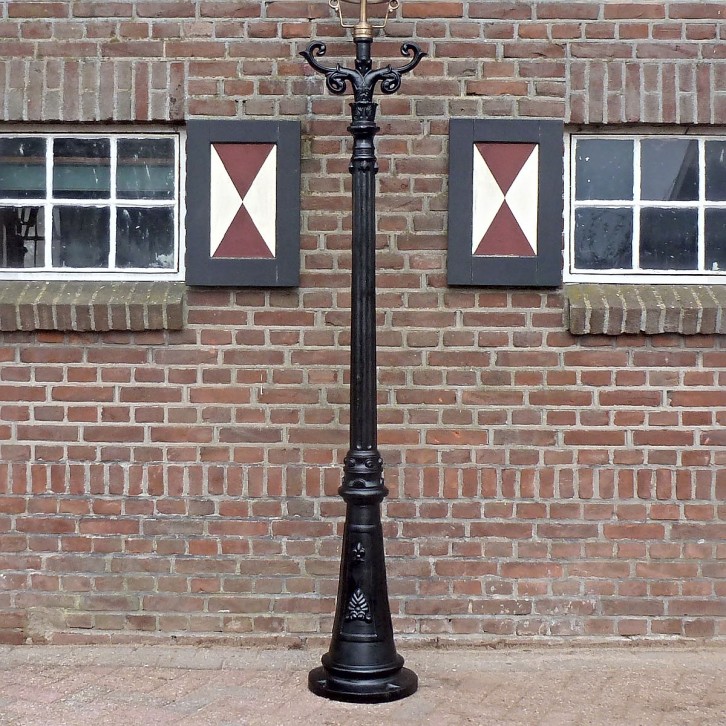 E79. Rotterdammer + curved ladder + copper lantern round 70. Height: 272 cm