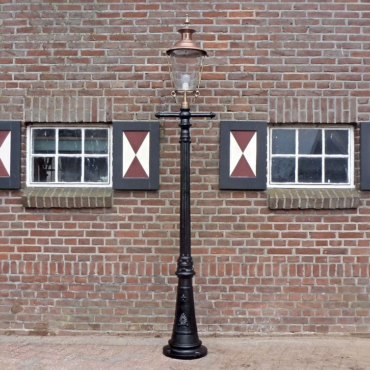 E84. Rotterdammer + straight ladder + copper lantern round 70. Height: 256 cm
